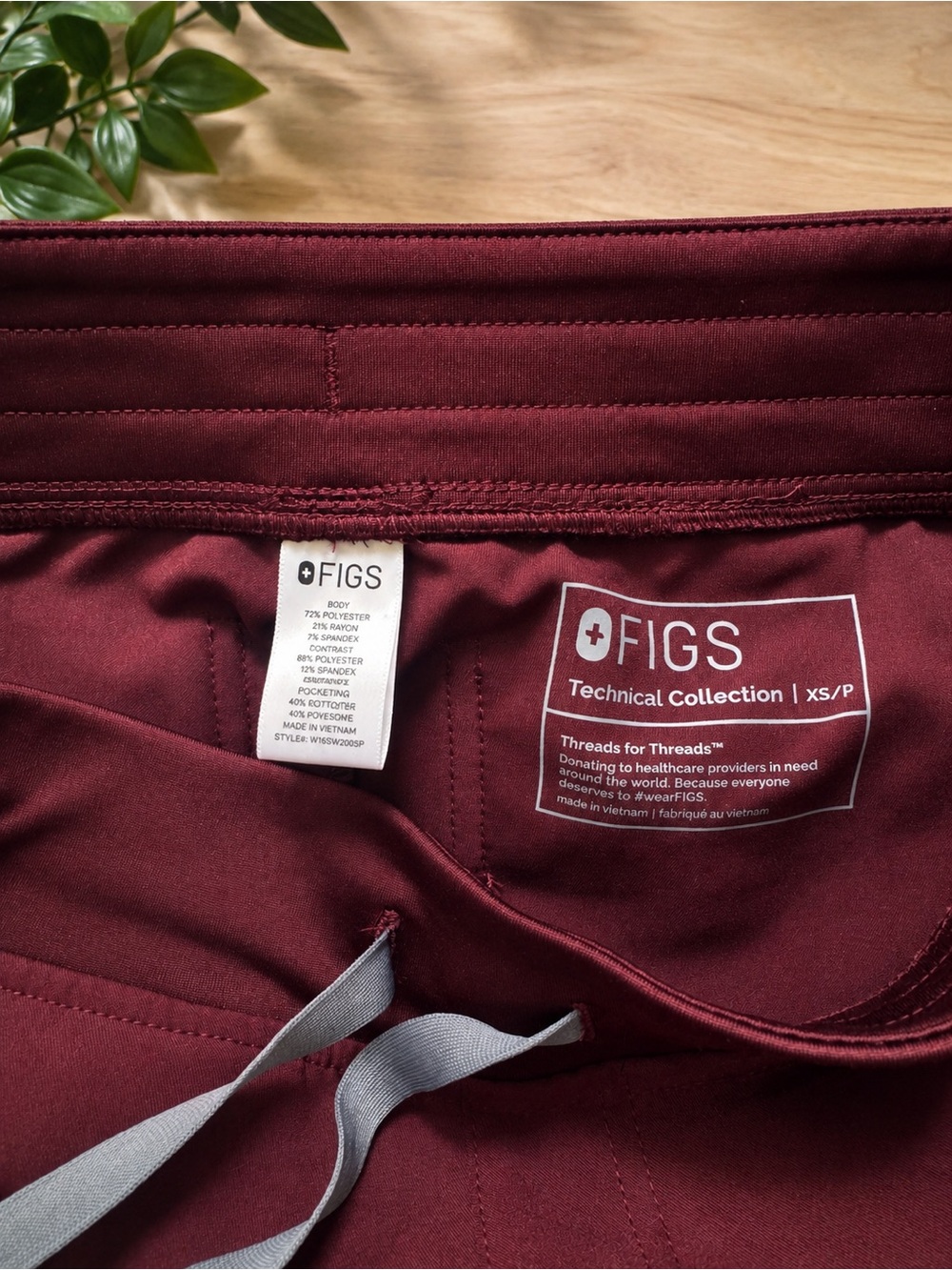 NWOT FIGS Women’s Burgundy contrast Drawstring jogger Scrub Pant xs - Picture 7 of 7